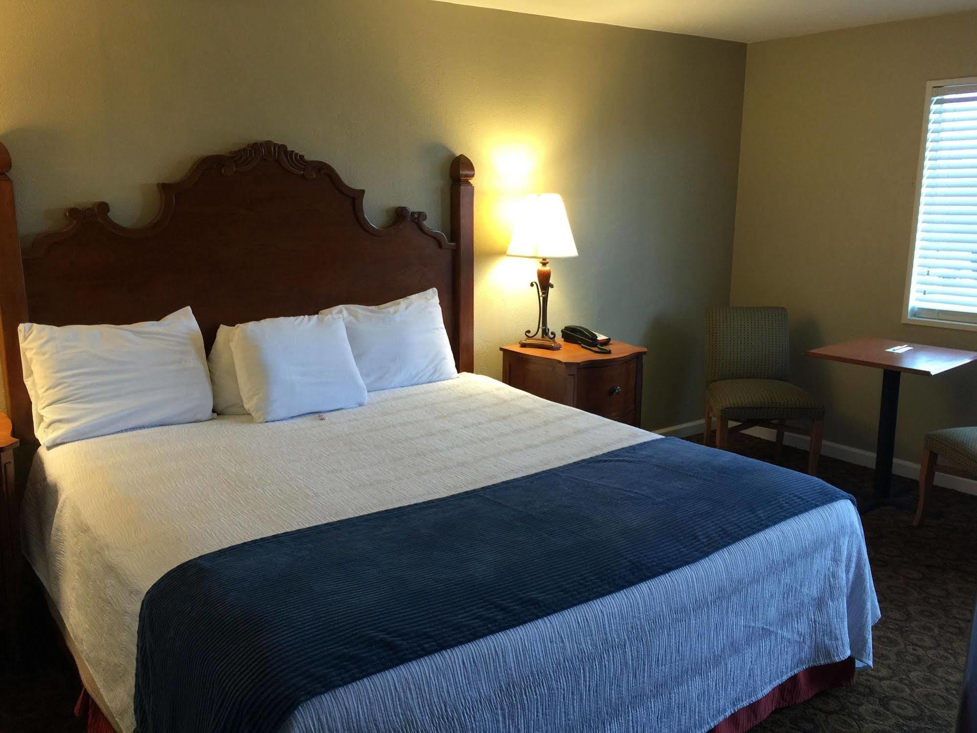Kentucky Lake Inn Gilbertsville Bagian luar foto