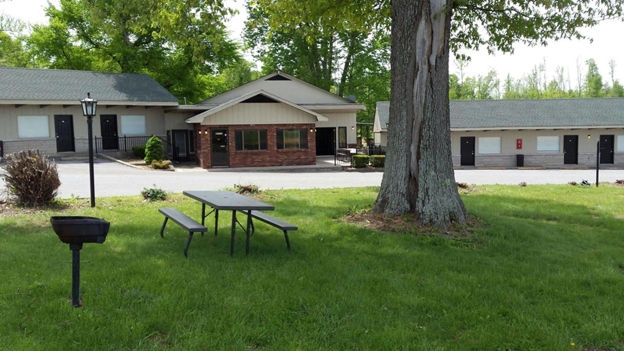 Kentucky Lake Inn Gilbertsville Bagian luar foto